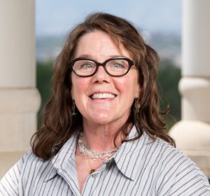 Tracy ross headshot square